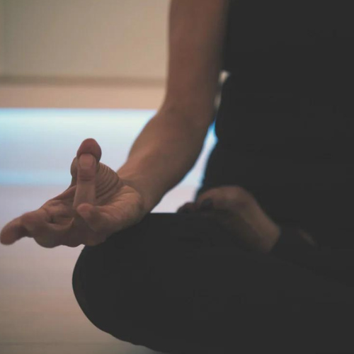 Meditação com Óleos Essenciais: Equilíbrio para Mente e Corpo - Inner Beauty Cosméticos
